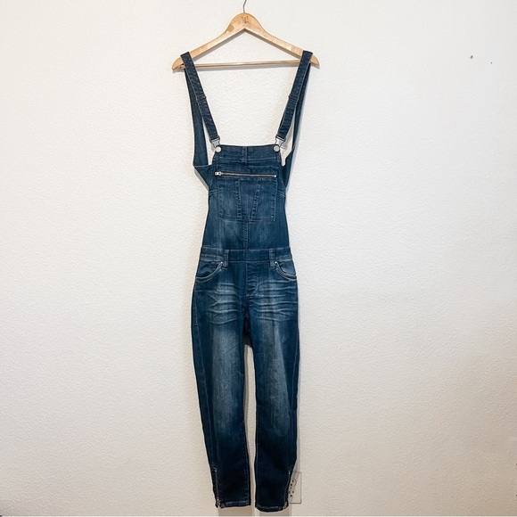 Blank NYC Size 25 Skinny Leg Overalls Whiskered Fading Ankle Zipper - Picture 13 of 13